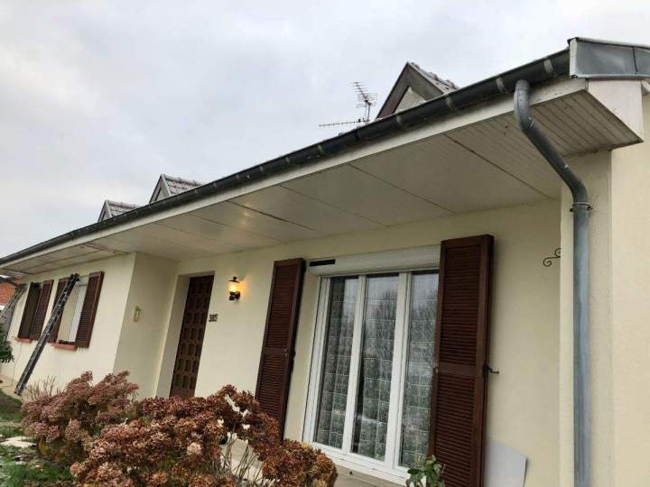 Installation de gouttière en aluminium Cambrai